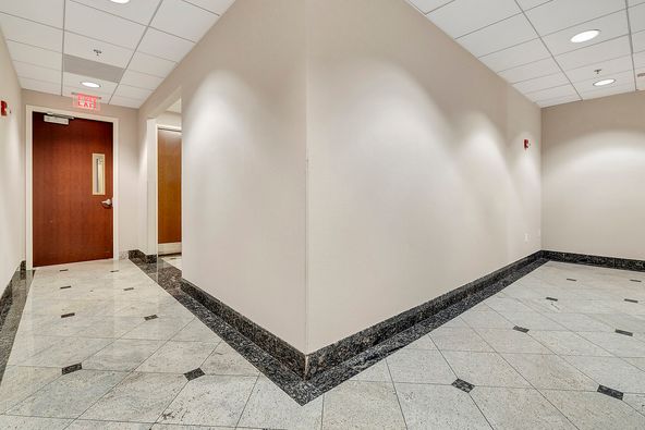 106 Catoctin Cir SE, Leesburg, VA 20175